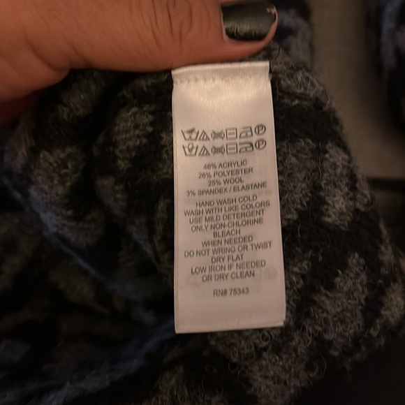 Cynthia Rowley Animal Print Crossover Cape size medium wool blend. - Picture 8 of 8